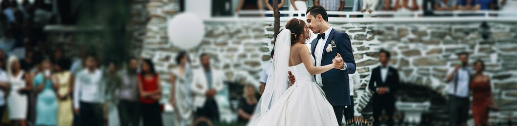 Easy wedding shuttle bus rentals for your guests.