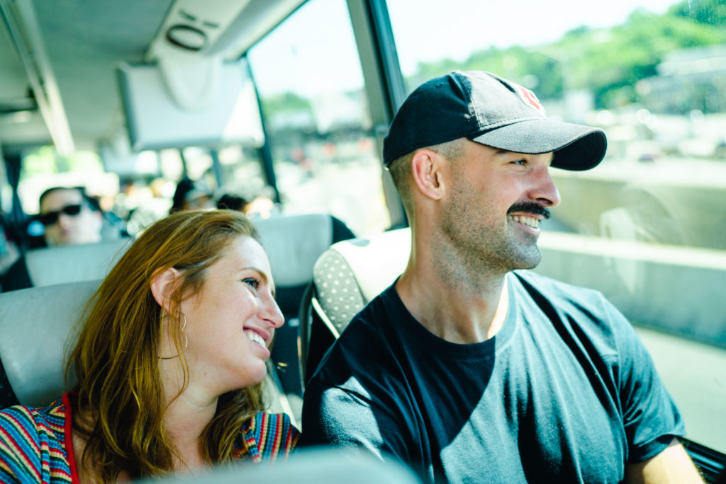 Bus.com permet aux gens de voyager ensemble de manière facile, sécuritaire et abordable.