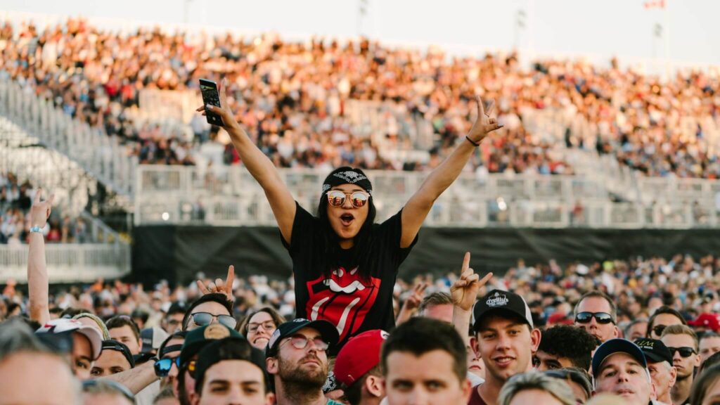 Republic Live buses in 8,644 fans to rock with The Rolling Stones