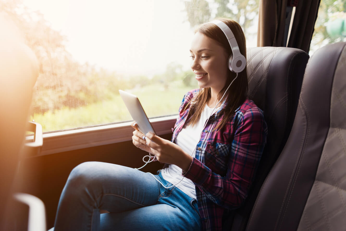 8 Ways an Employee Shuttle Service Enhances Your Business
