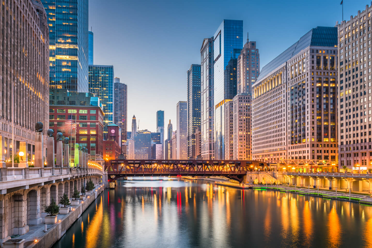 Guide to Employee Shuttle Bus Rentals in Chicago 
